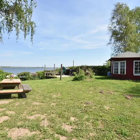 ヴィラ Seafront In Mecklenburg With Terrace Güstow