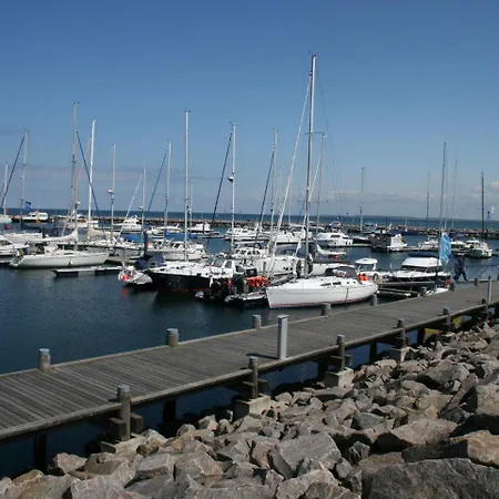 ヴィラ Seafront In Mecklenburg With Terrace Güstow